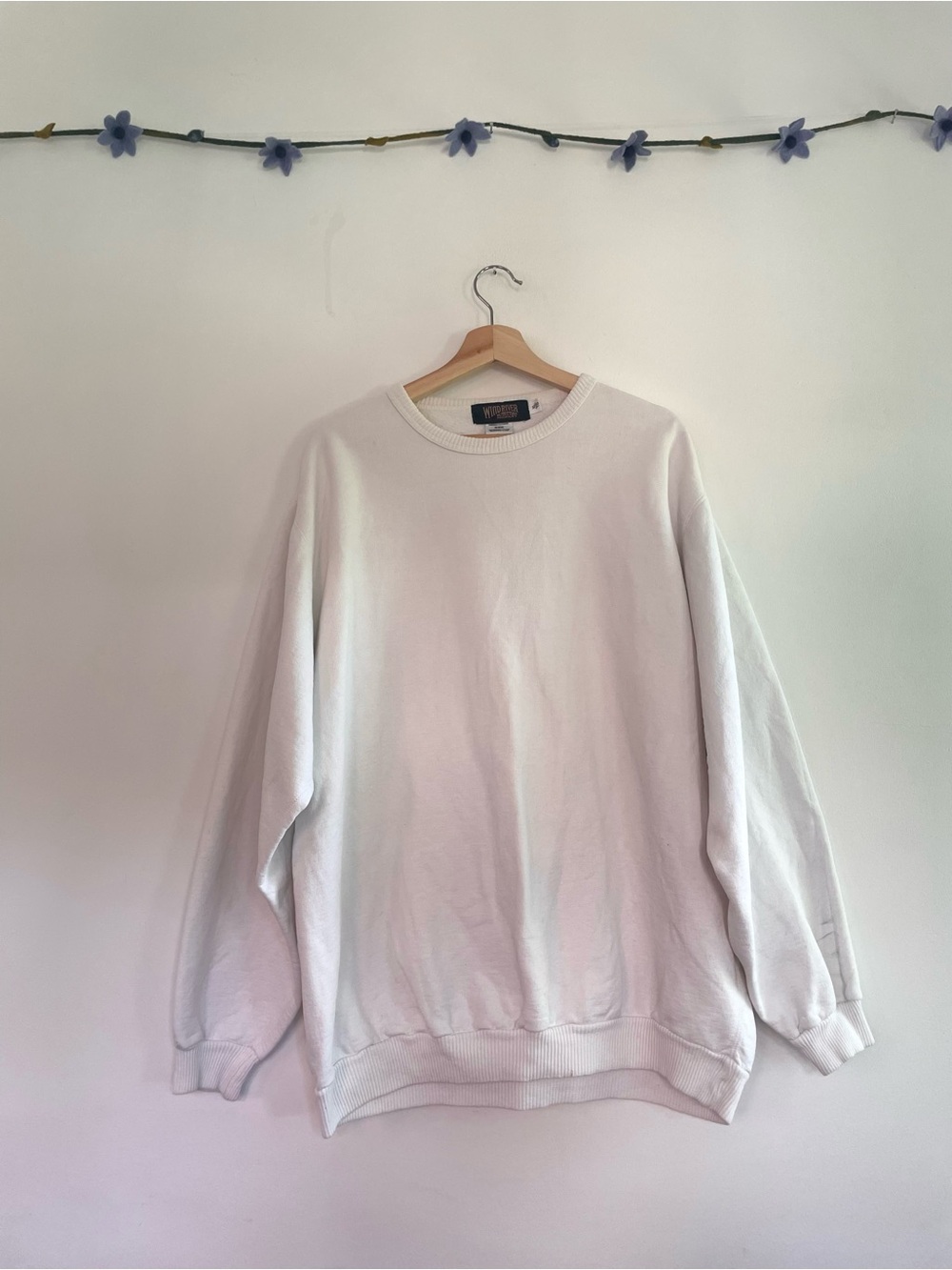 Vintage White Crewneck Pullover Sweater